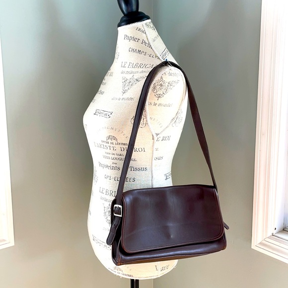 Coach Handbags - Vintage Coach shoulder bag 9072